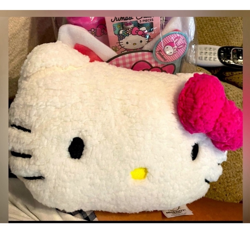 New Sanrio Hello Kitty Pillow +🐱large Gift Bag.